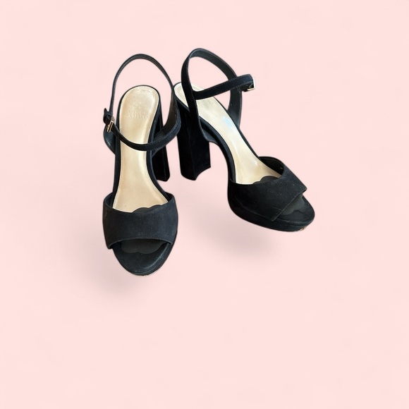 Vince Camuto black sandal Platform Heel. - Picture 2 of 4